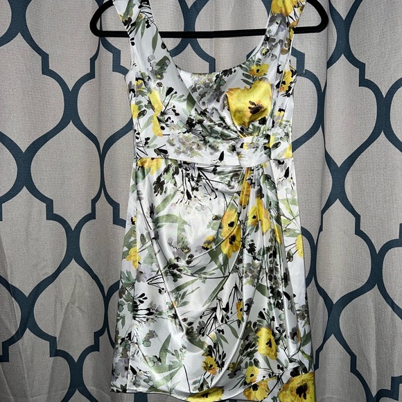 MAGGY LONDON Lined Silky Floral Gathered Faux Wrap Dress 4 - Picture 10 of 12